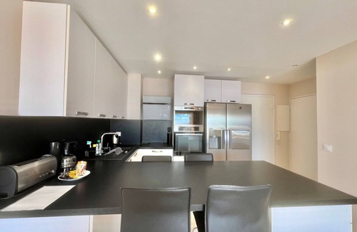 La Croix des Gardes Apartment | Acanthes