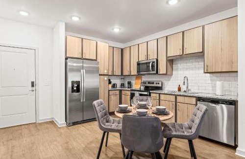 Bay Lake Apartment | Adeline Apartments 15m to Parks, Pet Friendly, Free Parking by Heavenly Homes