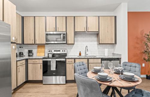 Bay Lake Apartment | Adeline Apartments 15m to Parks, Pet Friendly, Free Parking by Heavenly Homes