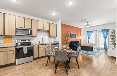 Bay Lake Apartment | Adeline Apartments 15m to Parks, Pet Friendly, Free Parking by Heavenly Homes