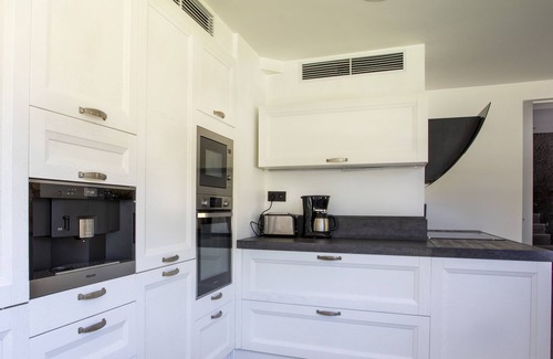 Mandelieu-La-Napoule Villa | Air-conditioned villa with pool and garden