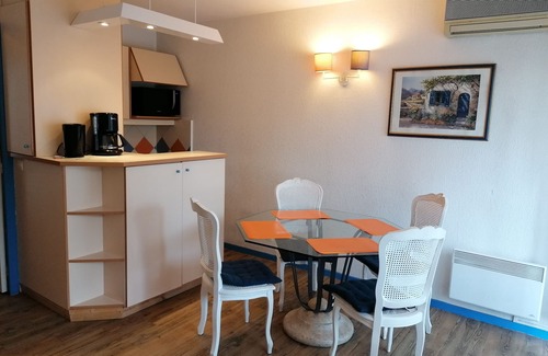 Sainte-Maxime City Centre Apartment | Air-conditioned apartment 4 pers - terrace - 200 m beach - 50m shops-tt comfort