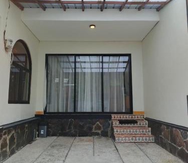 Ungasan House | Ajeng Homestay Uluwatu