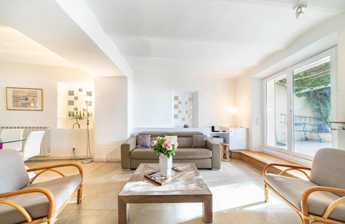Le Suquet Apartment | Amazing 3 bedrooms seaview duplex Cannes center