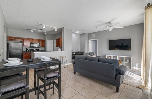 Kissimmee Condo | Amazing New 2BD Condo King Bed 15min From Disney