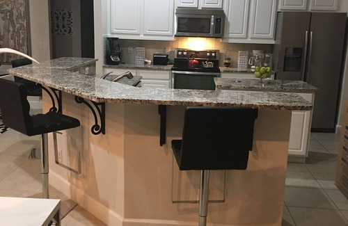 Loughman House | Amazing Resort Home Minutes From Disney. .Private home