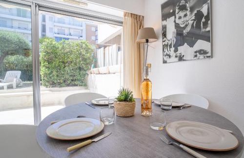 Pointe Croisette Apartment | Apartment Cannes Bay-1 by Interhome