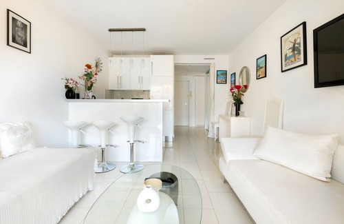California - Pezou Apartment | Apartment 'Cannes Center Sea and Sky' with Sea View, Private Terrace and Air Conditioning