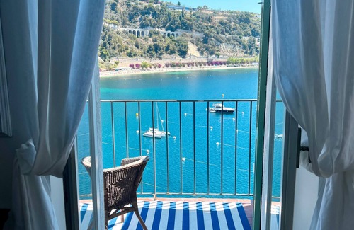 Villefranche-sur-Mer Apartment | Apartment 'Magnifique Vue Mer' with Sea View, Wi-Fi and Air Conditioning