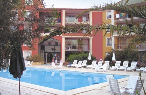 Sainte-Maxime City Centre Apartment | Apartment in Provence with Balcony