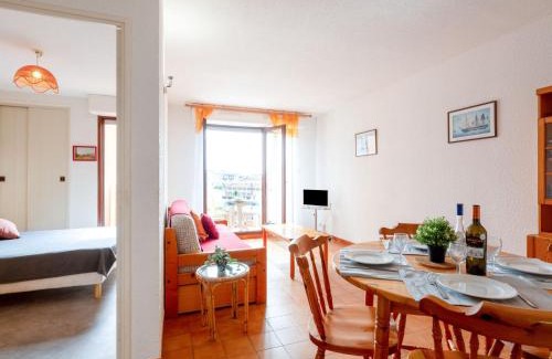 Sainte-Maxime Apartment | Apartment Les Pins Ensoleilles-6 by Interhome