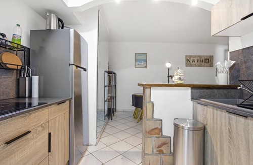 Frejus Plage Apartment | Apartment 'Provence' with Balcony, Wi-Fi and Air Conditioning