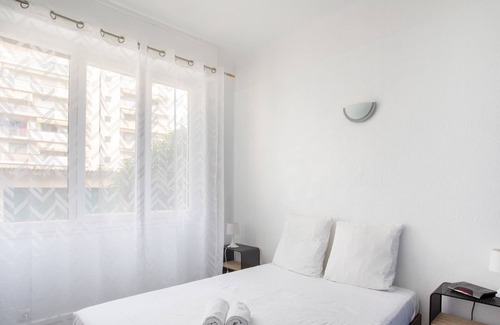 Liberation Apartment | Apartment T2 Quartier Libération near shops and tram