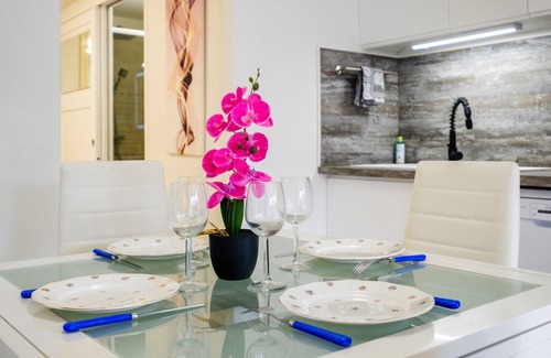 Saint-Jacques Apartment | Apartment 'Villa De Jean-henri' with Private Terrace, Wi-Fi and Air Conditioning