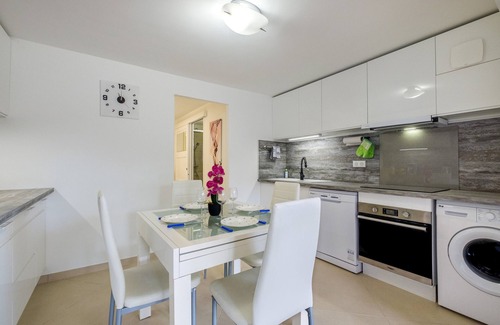 Saint-Jacques Apartment | Apartment 'Villa De Jean-henri' with Private Terrace, Wi-Fi and Air Conditioning