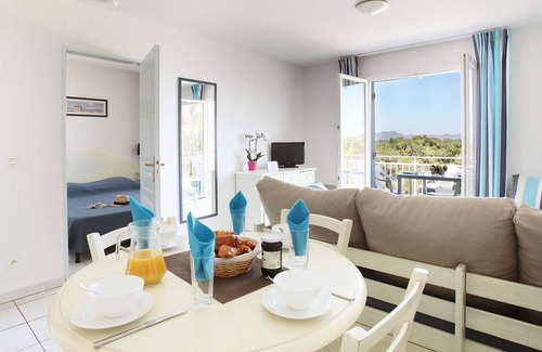 Frejus Apartment | Apartment with a dishwasher, beach at 2.5 km.