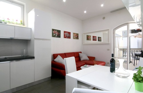 Pietrasanta Apartment | Apartment with large terrace and double Jacuzzi in the center of Pietrasanta