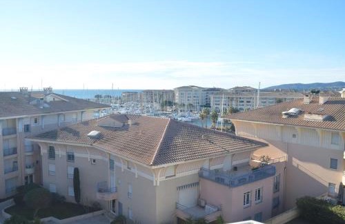 Frejus Plage Apartment | Appart cosy avec mezzanine, terrasse et parking à Fréjus - FR-1-226A-109