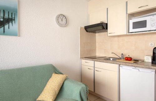 Saint-Raphael Apartment | Appartement climatisé avec terrasse, à 50m de la plage et proche commerces, gare et centre-ville. - FR-1-466A-9