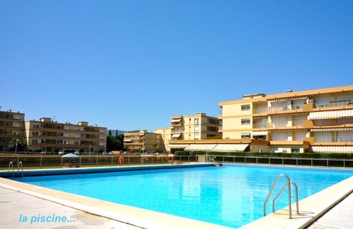 Mandelieu-La-Napoule Apartment | appartement très agréable centre Mandelieu très calme avec air conditionné et grande terrasse avec piscine