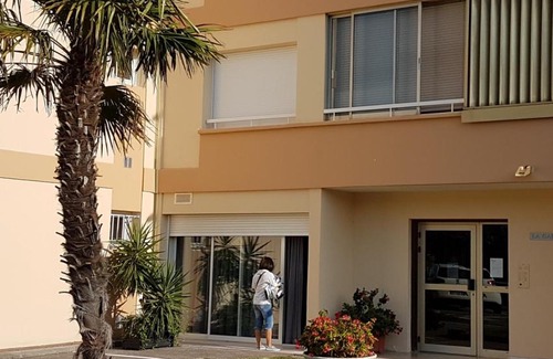 Mandelieu-La-Napoule Apartment | appartement très agréable centre Mandelieu très calme avec air conditionné et grande terrasse avec piscine
