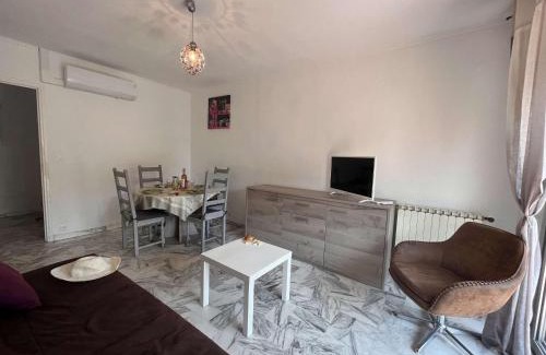 Frejus Plage Apartment | Appartement T2 avec Terrasse et Parking Privé à 300m de Port Fréjus - FR-1-226A-58