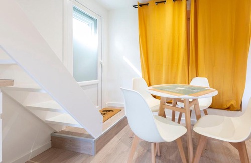 California - Pezou Apartment | Atypical tiny house of 40m2 looking over a garden in the center of Cannes
