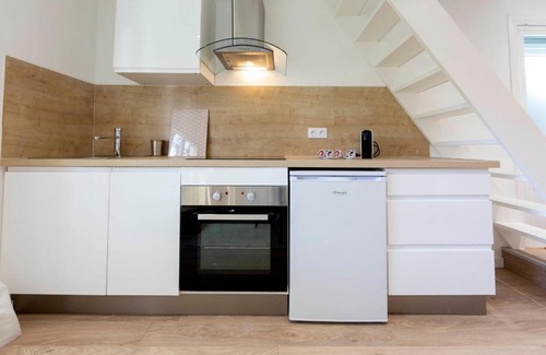 California - Pezou Apartment | Atypical tiny house of 40m2 looking over a garden in the center of Cannes