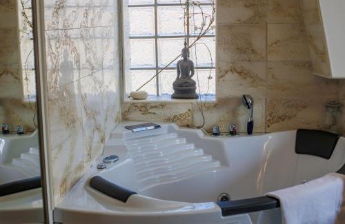 Old Town Apartment | AU BEAU RIVAGE AP2049 by RIVIERA HOLIDAY HOMES