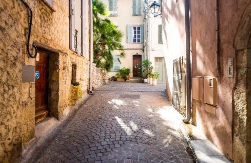 Antibes City Centre Apartment | Au coeur du vieil Antibes et à 2 pas de la mer...