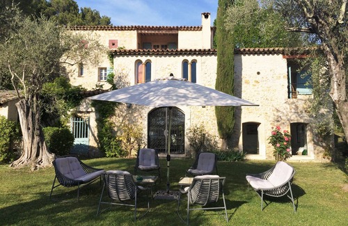 Mougins House | Authentic old provençal "mas" restored with style and charm