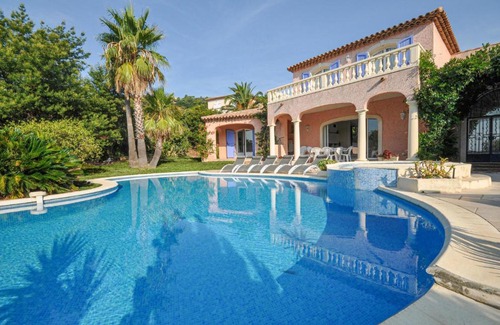 Les Issambres House | Awesome home in Les Issambres with 4 Bedrooms, WiFi and Outdoor swimming pool