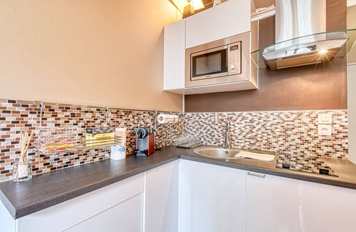 Cannes City Centre Apartment | Beautiful and cozy - super center (Rue Hoche) -A/C