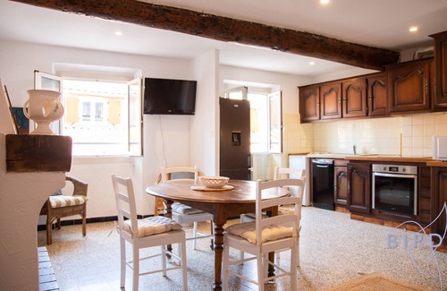 Antibes City Centre Apartment | Beautiful authentic apartment in the heart of old Antibes