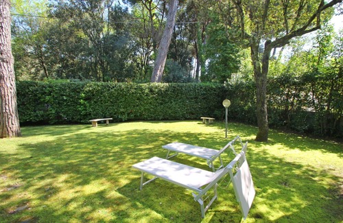 Poveromo Villa | Beautiful private villa with WIFI, A/C, TV, veranda and pets allowed, close to Forte Dei Marmi