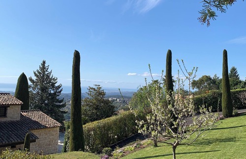 Vence Villa | Beautiful Provençal stone built family home with amazing views and great pool .