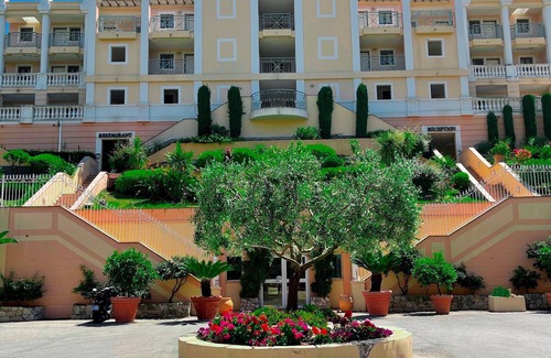 La Croix des Gardes Apartment | Beautiful terrace apartment with breathtaking sea view over the bay of cannes