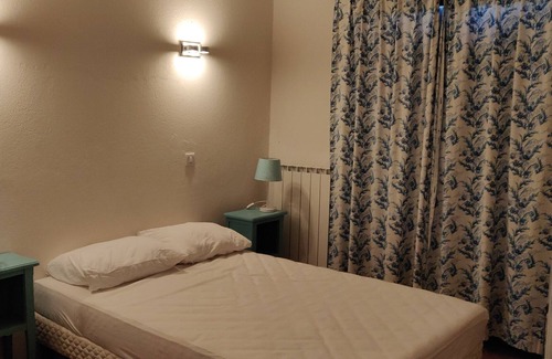 Tourrettes-sur-Loup House | Beautiful Villa 10 people - Swimming pool - Large garden - Very quiet