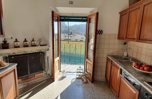 Montefegatesi House | Beautiful villa with WIFI, private pool, TV, patio, pets allowed, panoramic view and parking