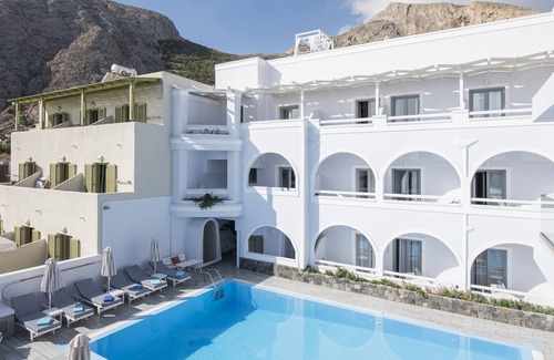 Kamari Apartment | Blue Waves Hotel
