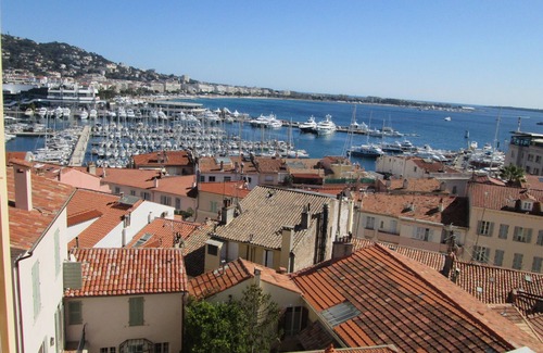 Le Suquet Apartment | Cannes, 3 rooms with magnificent sea views of the harbor 4-6pers wide terrace.