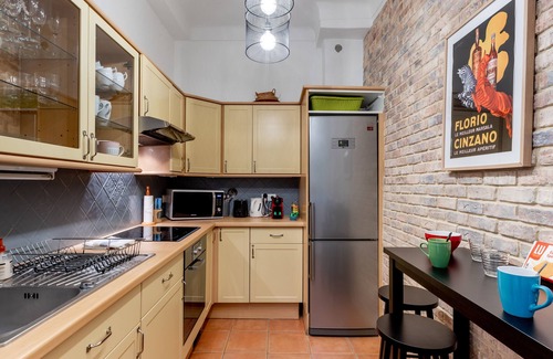 Cannes City Centre Apartment | Cannes: central apartment, lively area near beaches