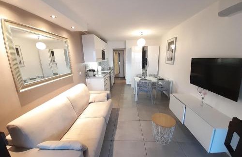 La Bocca Apartment | Cannes design vue mer