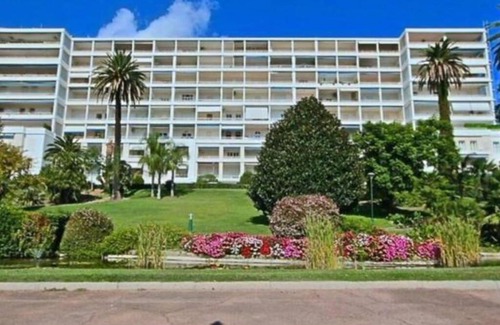 California - Pezou Apartment | Cannes Le Gallia
