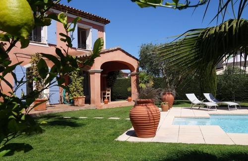 Mandelieu-La-Napoule Villa | Cannes Mandelieu villa with private pool.