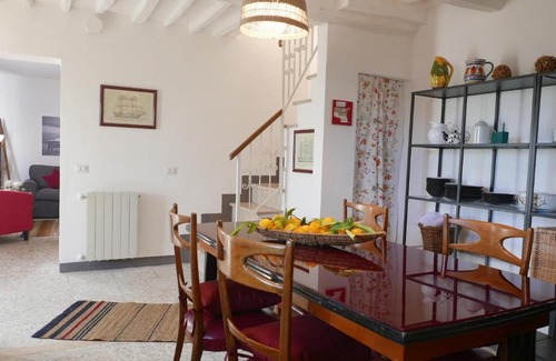 Massarosa House | Casa rosa