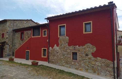 Castellina Marittima Apartment | Casina Rossa, nestled in the Tuscan countryside