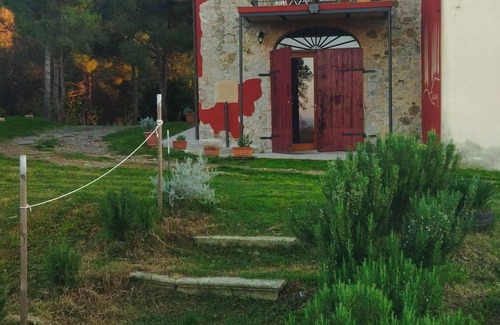 Castellina Marittima Apartment | Casina Rossa, nestled in the Tuscan countryside