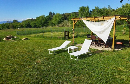 Castellina Marittima Apartment | Casina Rossa, nestled in the Tuscan countryside