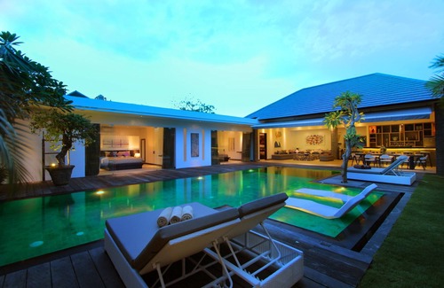 Sunset Road Villa | Central Seminyak Close to Oberoi - Villa Ambalaba
